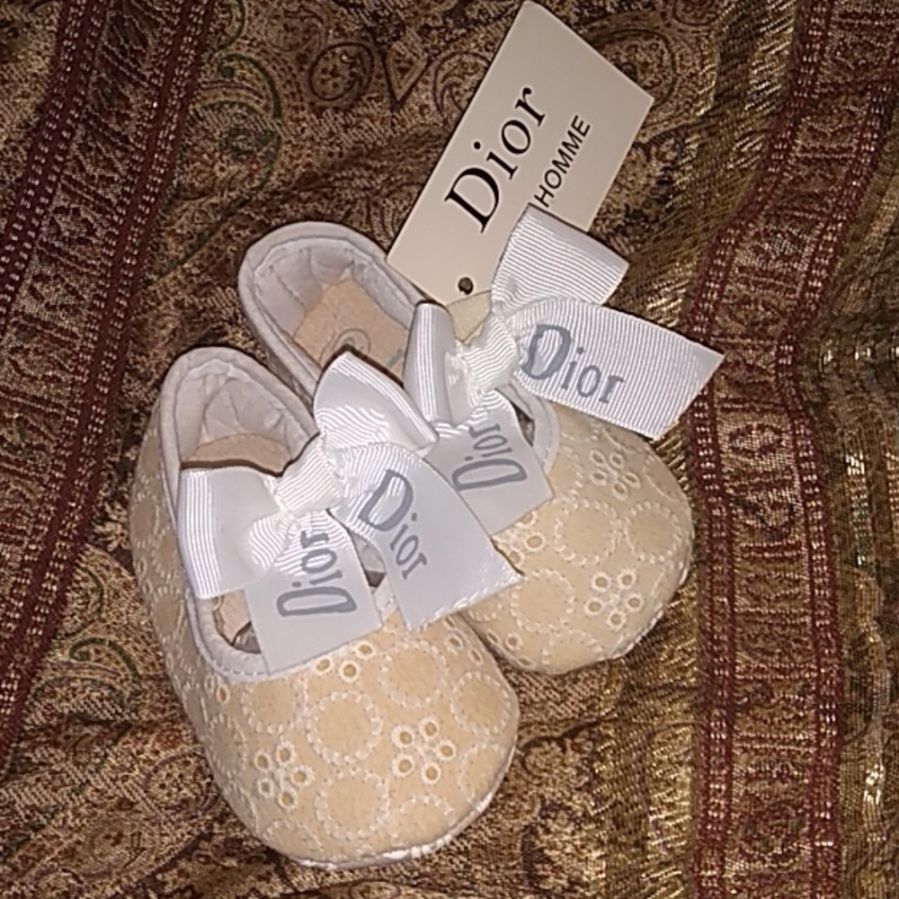 NWT DIOR Eyelet Lace Baby Crib Shoes Size 2